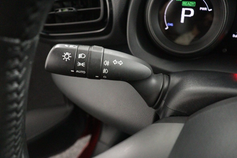 Toyota Yaris - 1.5 Hybrid Dynamic 31