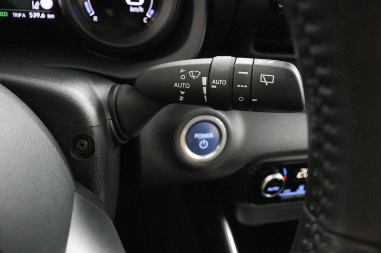 Toyota Yaris - 1.5 Hybrid Dynamic 32