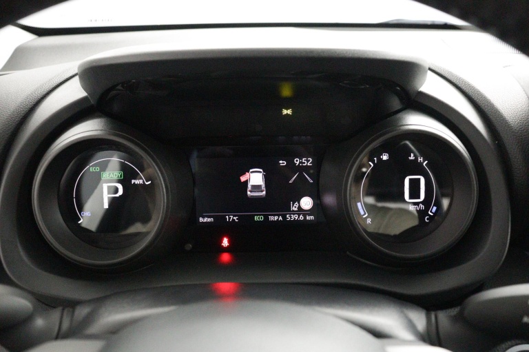 Toyota Yaris - 1.5 Hybrid Dynamic 6