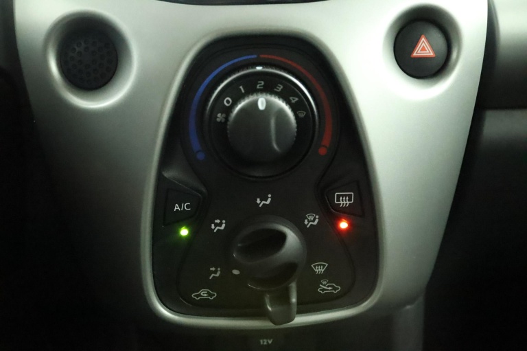 Toyota Aygo - 1.0 VVT-i x-play 9