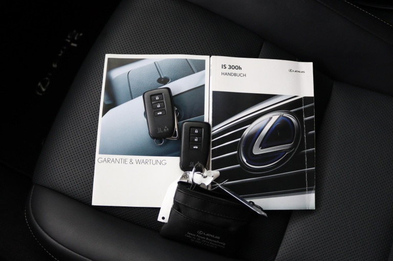 Lexus IS - 300h Luxury Line 11