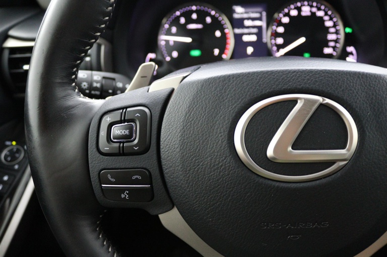 Lexus IS - 300h Luxury Line 19