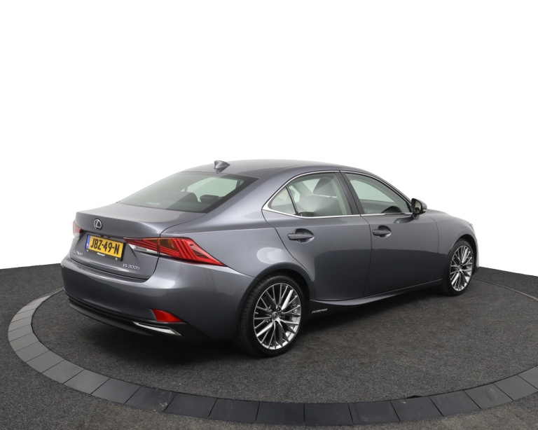 Lexus IS - 300h Luxury Line 2