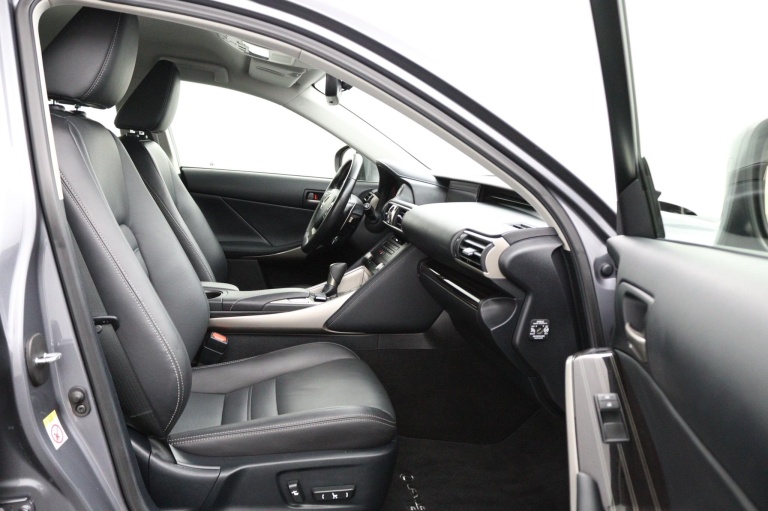 Lexus IS - 300h Luxury Line 22