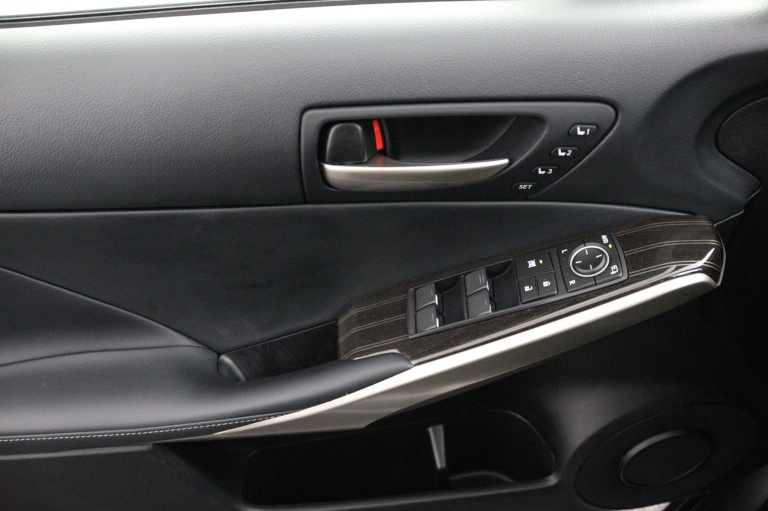 Lexus IS - 300h Luxury Line 26