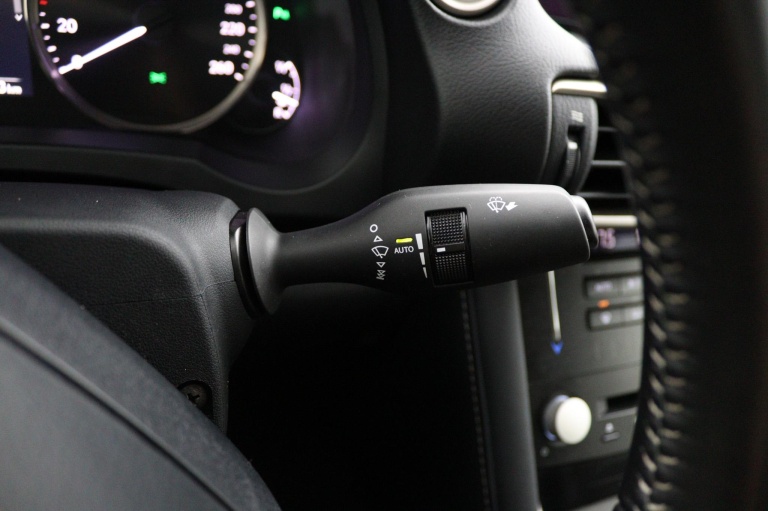 Lexus IS - 300h Luxury Line 29