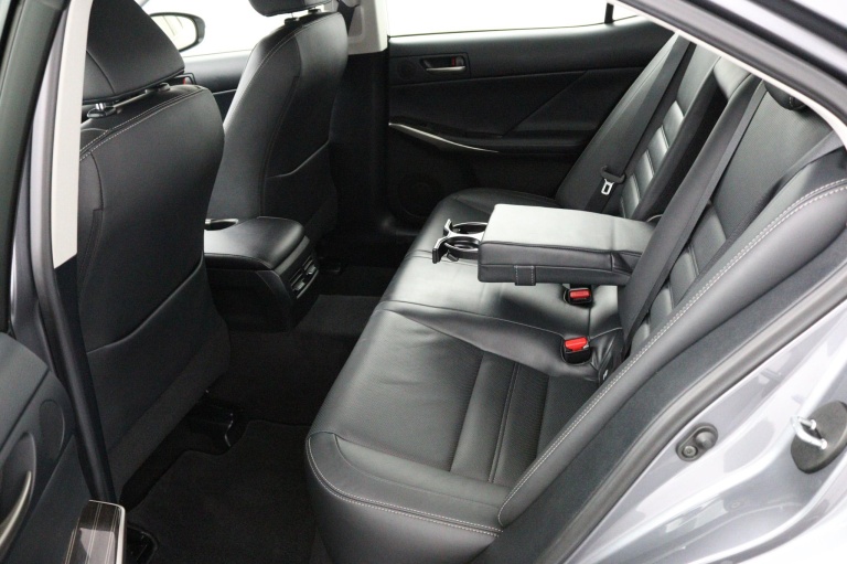 Lexus IS - 300h Luxury Line 35