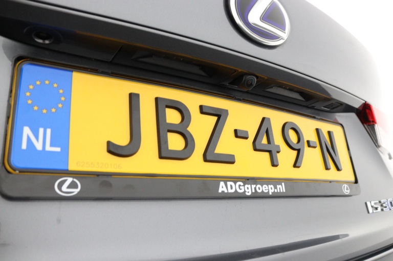 Lexus IS - 300h Luxury Line 37