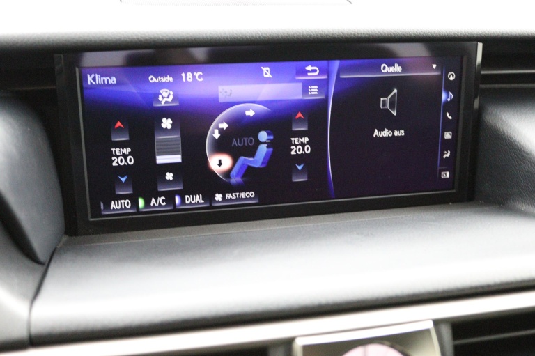 Lexus IS - 300h Luxury Line 44