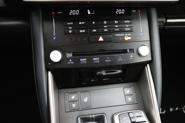 Lexus IS - 300h Luxury Line 7
