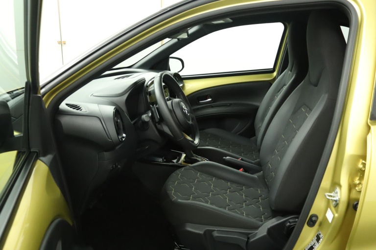 Toyota Aygo X - 1.0 VVT-i S-CVT Premium 17
