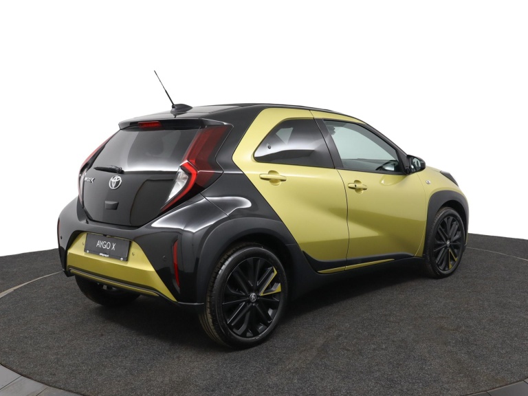 Toyota Aygo X - 1.0 VVT-i S-CVT Premium 2