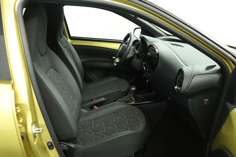 Toyota Aygo X - 1.0 VVT-i S-CVT Premium 22