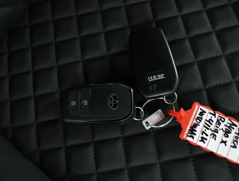 Toyota Aygo X - 1.0 VVT-i S-CVT Premium 11