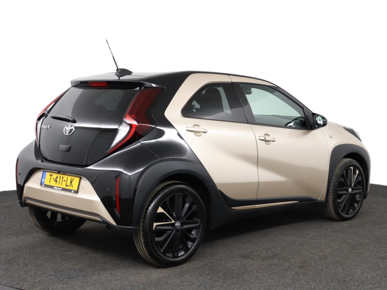 Toyota Aygo X - 1.0 VVT-i S-CVT Premium 2