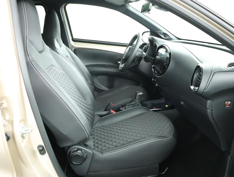 Toyota Aygo X - 1.0 VVT-i S-CVT Premium 22