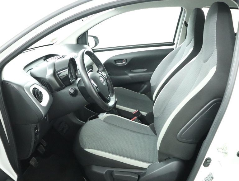 Toyota Aygo - 1.0 VVT-i x-fun 16