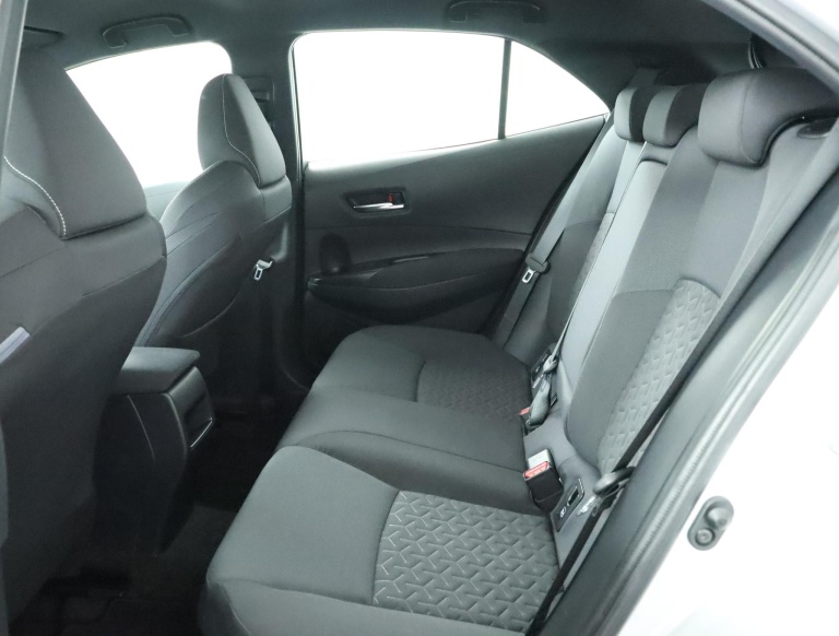 Toyota Corolla - 1.8 Hybrid First Edition 18