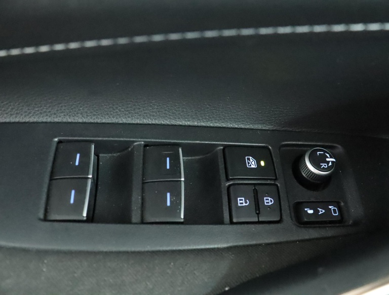 Toyota Corolla - 1.8 Hybrid First Edition 29