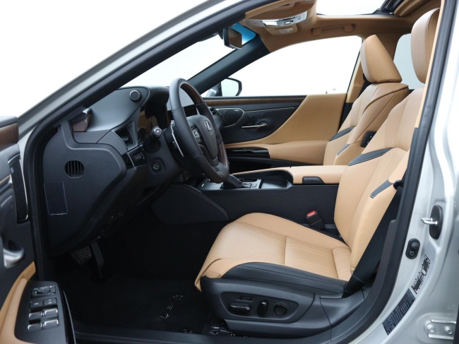 Lexus ES - 300h President Line