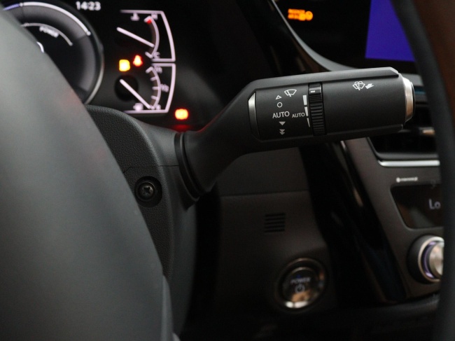 Lexus ES - 300h President Line