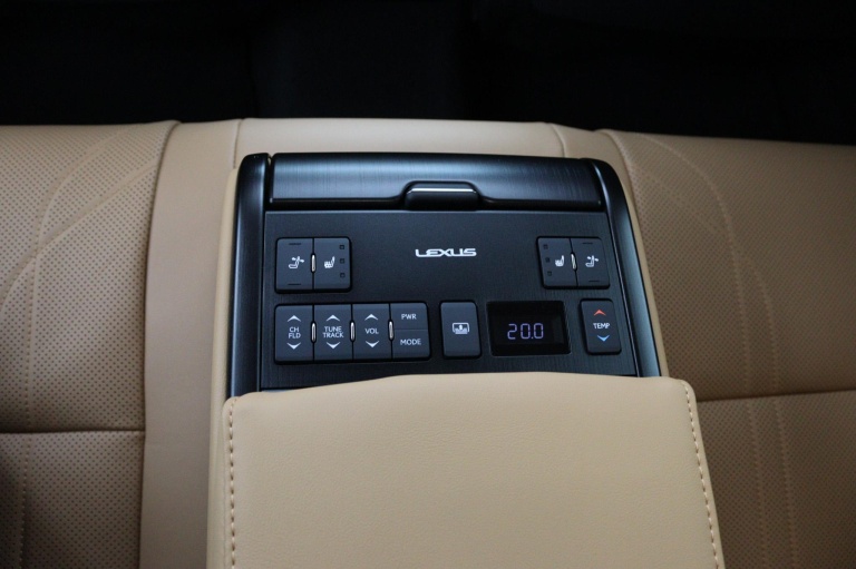 Lexus ES - 300h President Line 48