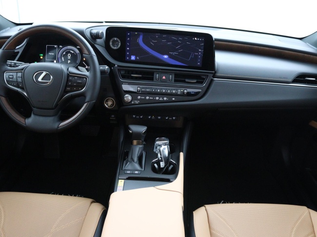 Lexus ES - 300h President Line
