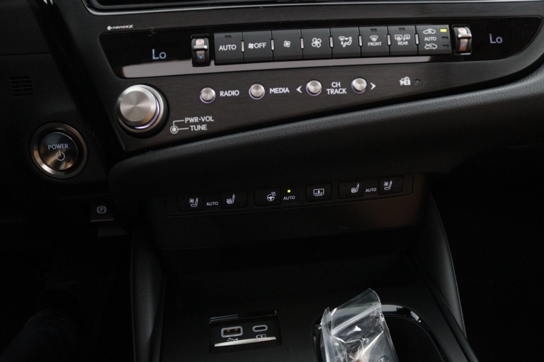 Lexus ES - 300h President Line 7