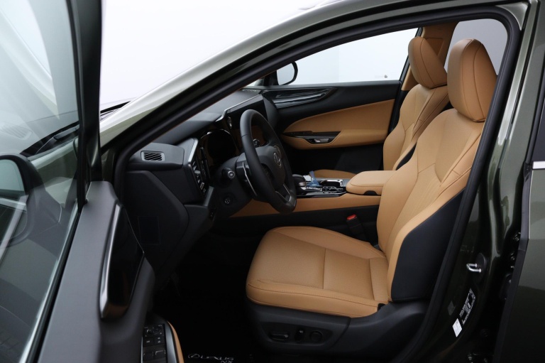 Lexus NX - 450h+ AWD Luxury Line 16