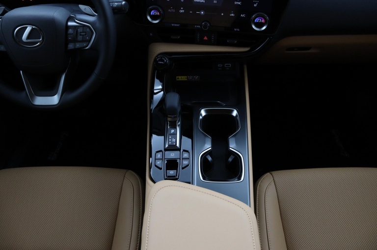 Lexus NX - 450h+ AWD Luxury Line 26