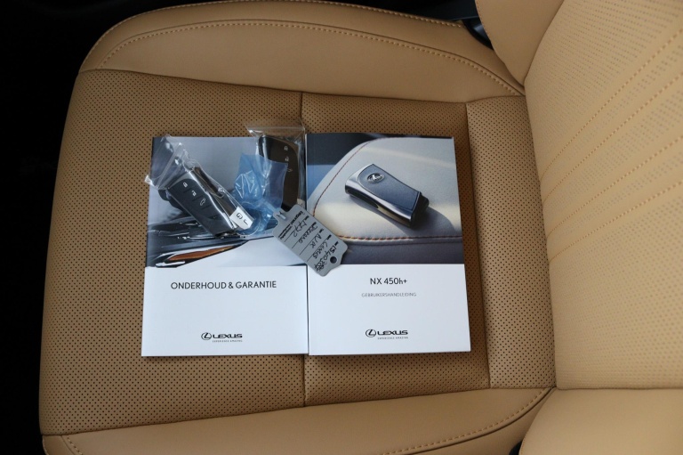 Lexus NX - 450h+ AWD Luxury Line 9