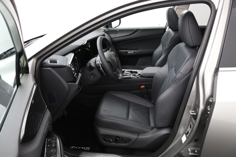 Lexus NX - 450h+ AWD President Line 16