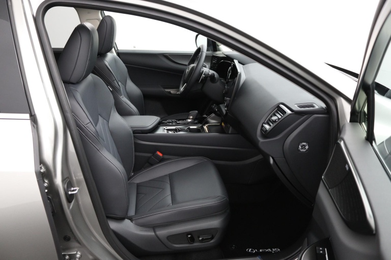 Lexus NX - 450h+ AWD President Line 21