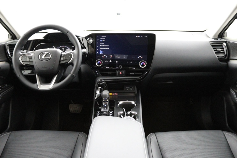 Lexus NX - 450h+ AWD President Line 4