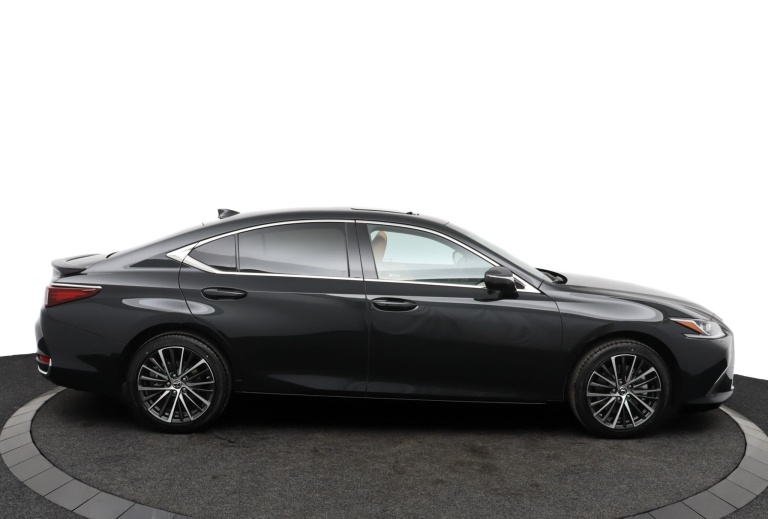 Lexus ES - 300h Luxury Line 13