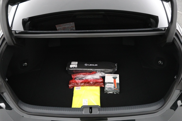 Lexus ES - 300h Luxury Line 23