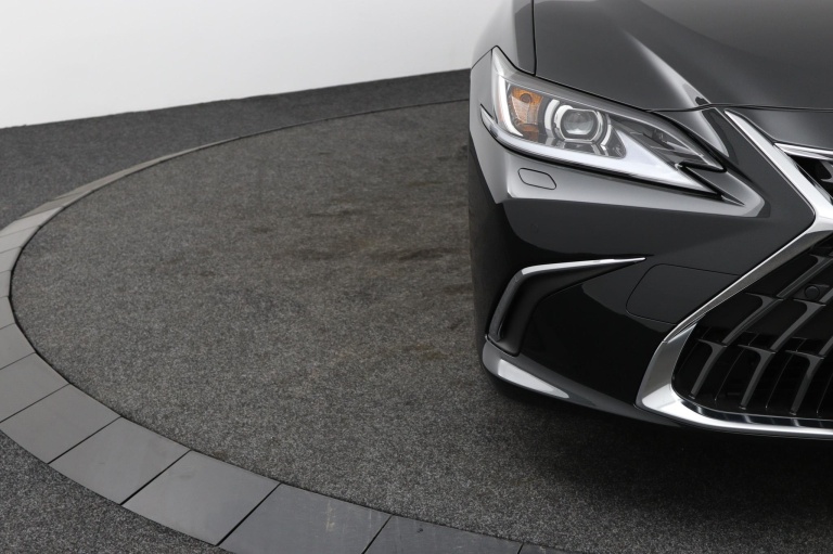 Lexus ES - 300h Luxury Line 32
