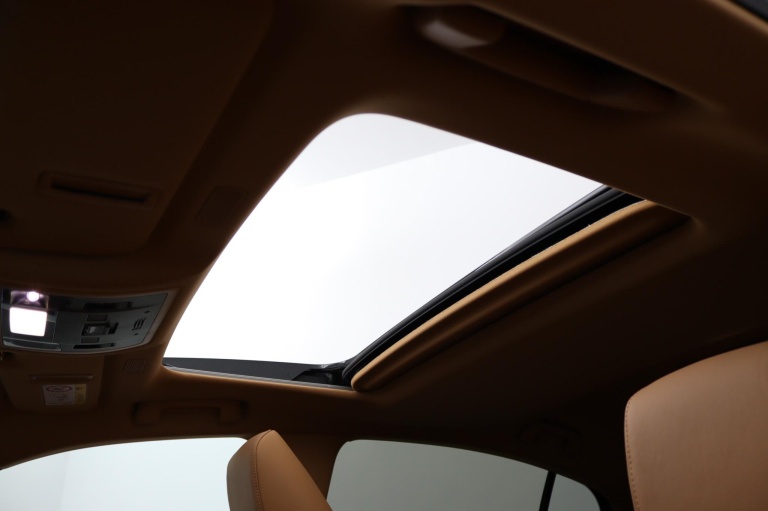 Lexus ES - 300h Luxury Line 37