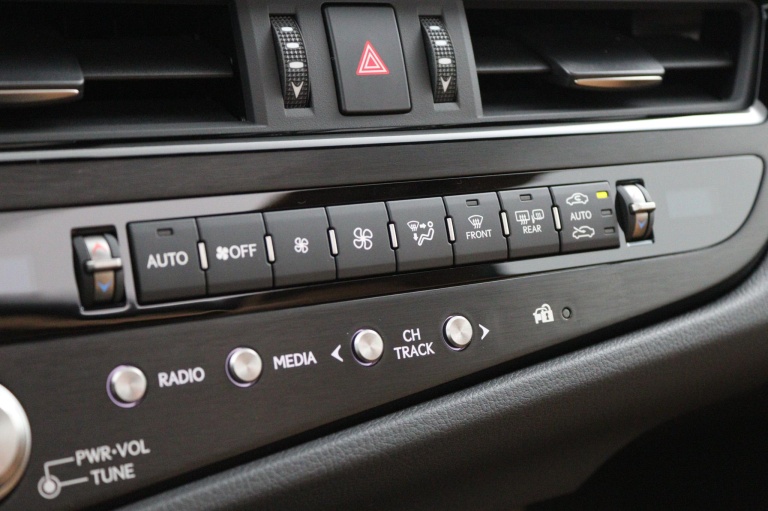 Lexus ES - 300h Luxury Line 7