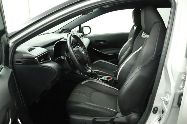 Toyota Corolla Touring Sports - 2.0 Hybrid GR-Sport Plus 16
