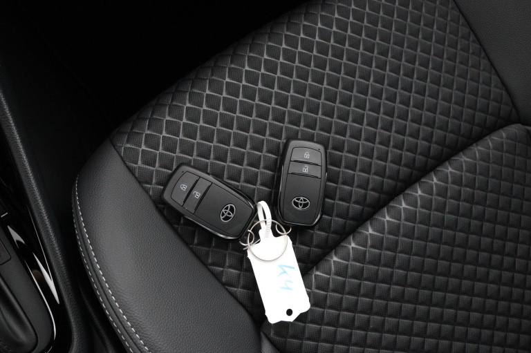 Toyota Yaris - 1.5 Hybrid 130 Executive 8