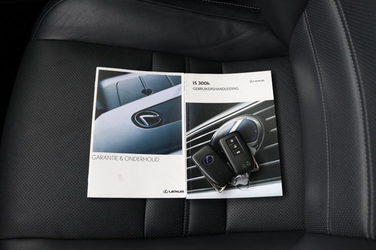 Lexus IS - 300h Hybrid Business Line 11
