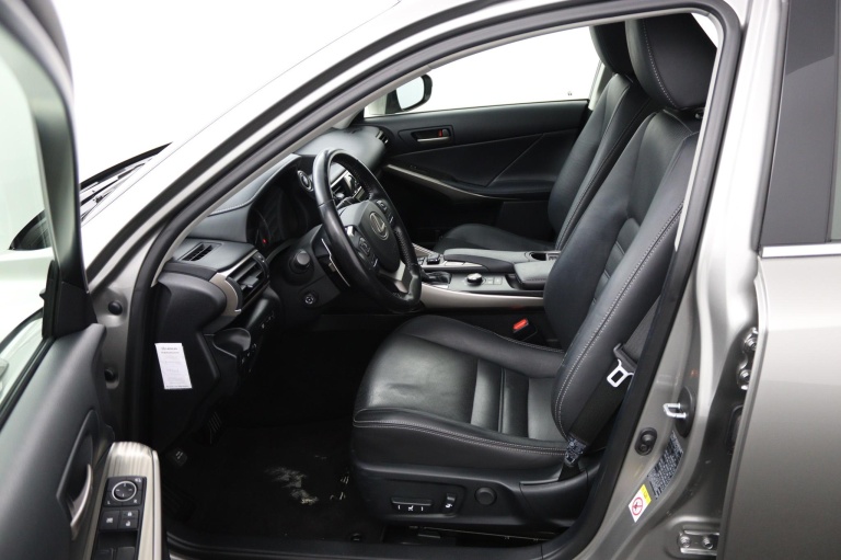 Lexus IS - 300h Hybrid Business Line 17