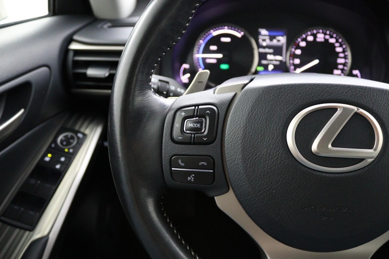 Lexus IS - 300h Hybrid Business Line 19