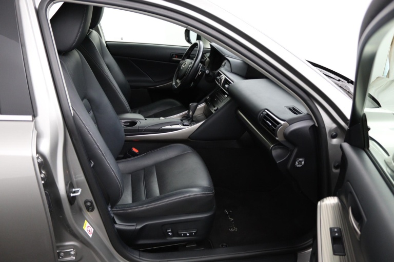 Lexus IS - 300h Hybrid Business Line 22