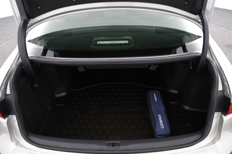 Lexus IS - 300h Hybrid Business Line 23