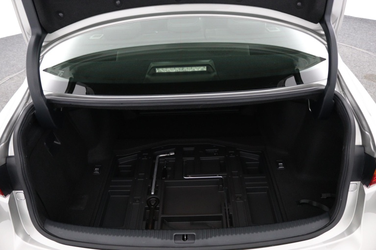 Lexus IS - 300h Hybrid Business Line 24