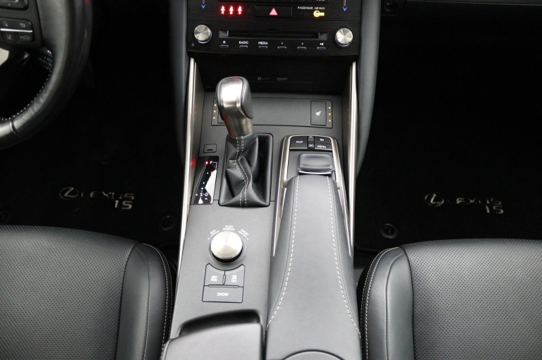 Lexus IS - 300h Hybrid Business Line 25