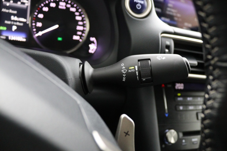 Lexus IS - 300h Hybrid Business Line 30