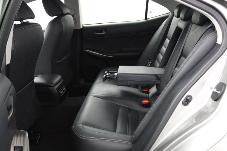 Lexus IS - 300h Hybrid Business Line 38